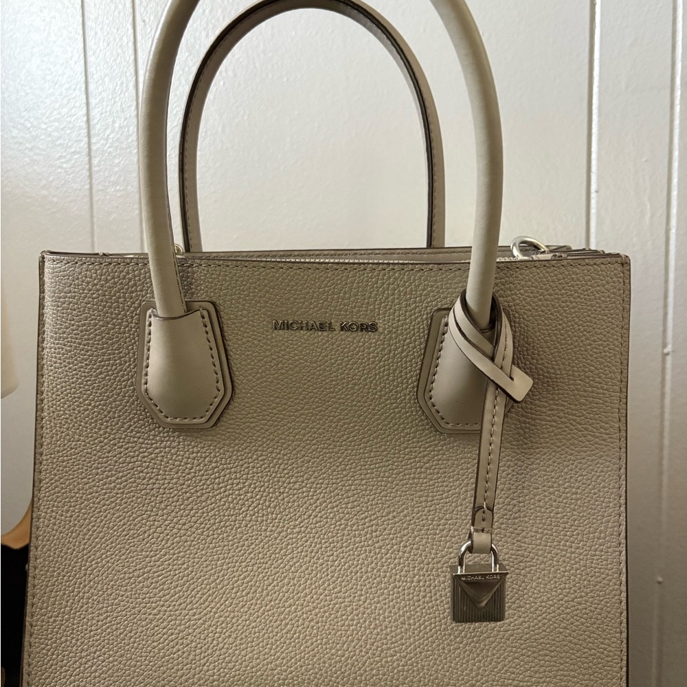 Michael Kors Mercer Medium Pebbled Leather Accordion Tote Bag
